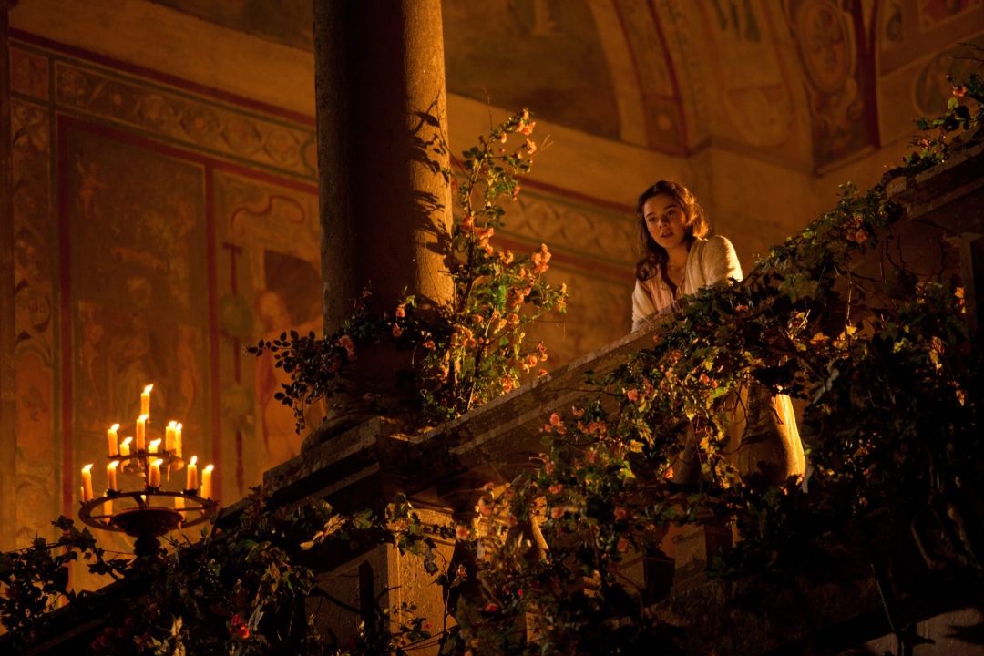 Джульетта на балконе ждет Ромео