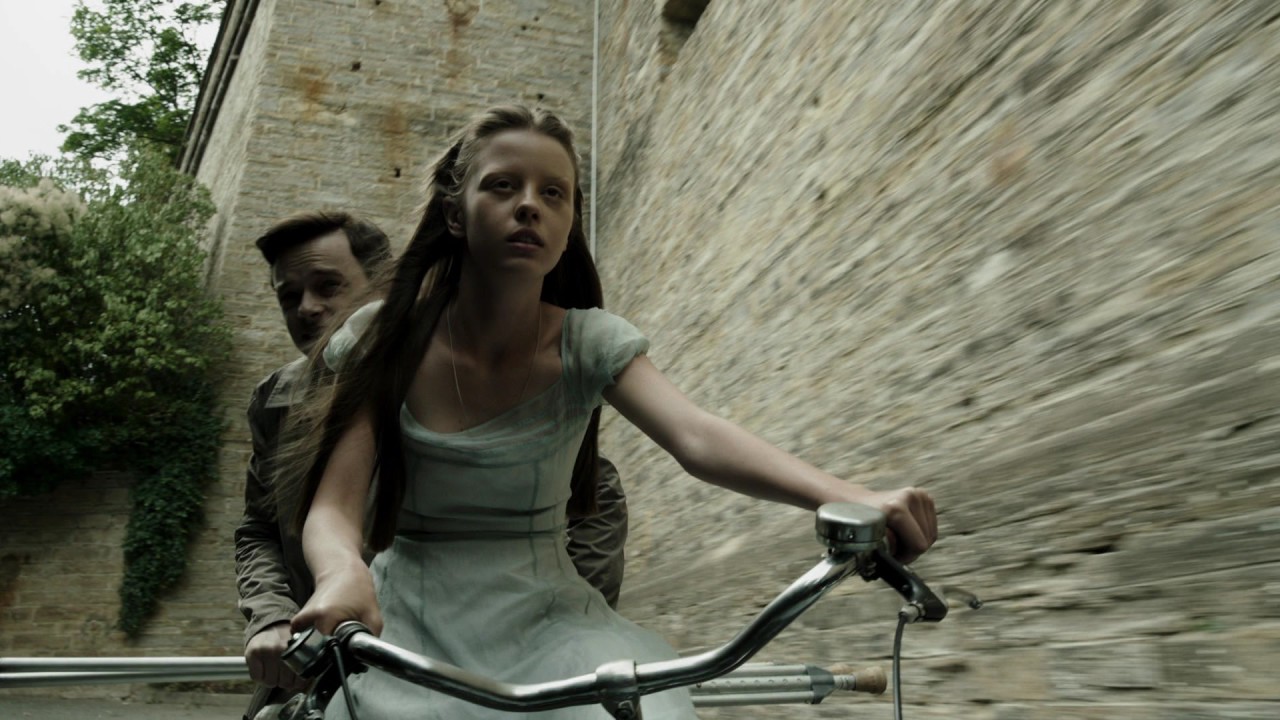 Ханна и Локхард сбегают на велосипеде