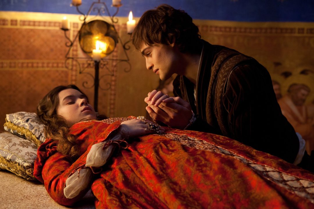 Ромео находит в усыпальнице спящую Джульетту