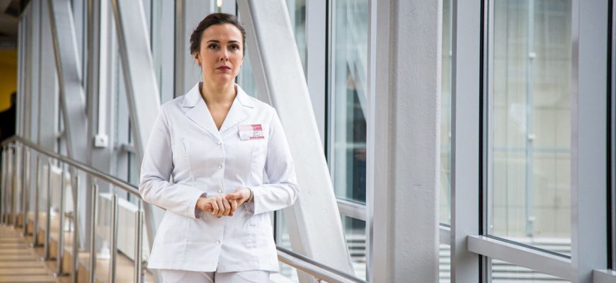 О чем российский сериал 2021 года "Спросите медсестру"?