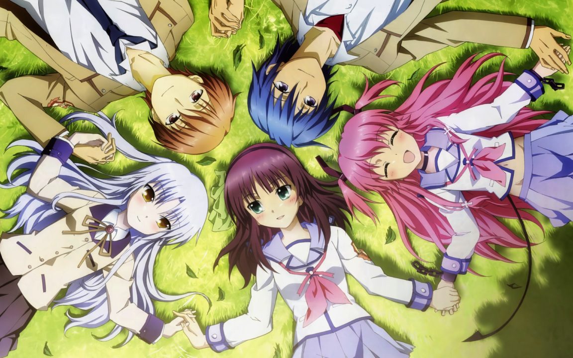 Главные герои аниме лежат на лужайке